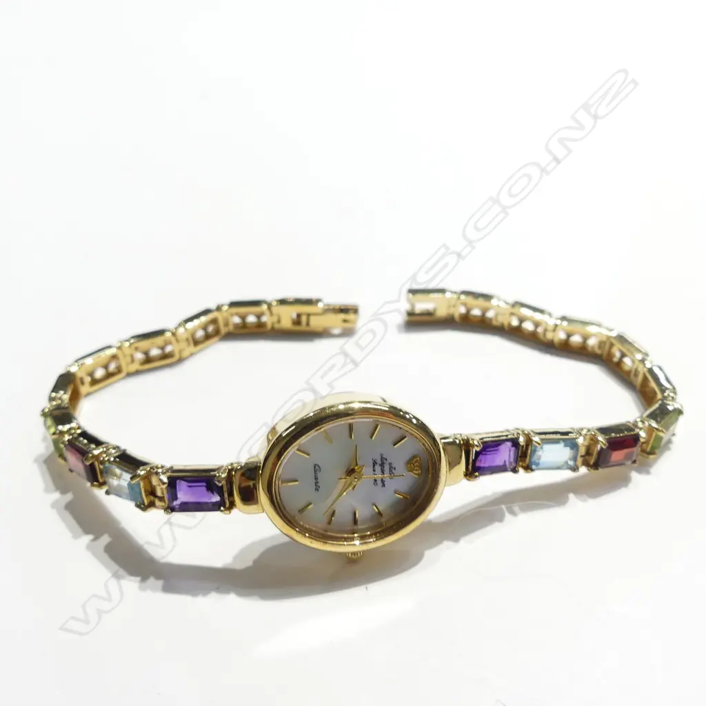 FANCY BOXED LADIES WRISTWATCH & NECKLACE Image 1++
