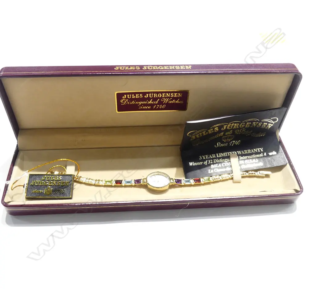 FANCY BOXED LADIES WRISTWATCH & NECKLACE Image 1++