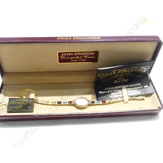 FANCY BOXED LADIES WRISTWATCH & NECKLACE