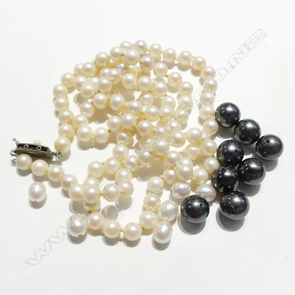 SMALL LOT ASST PEARLS / NECKLACE ETC Image 1++