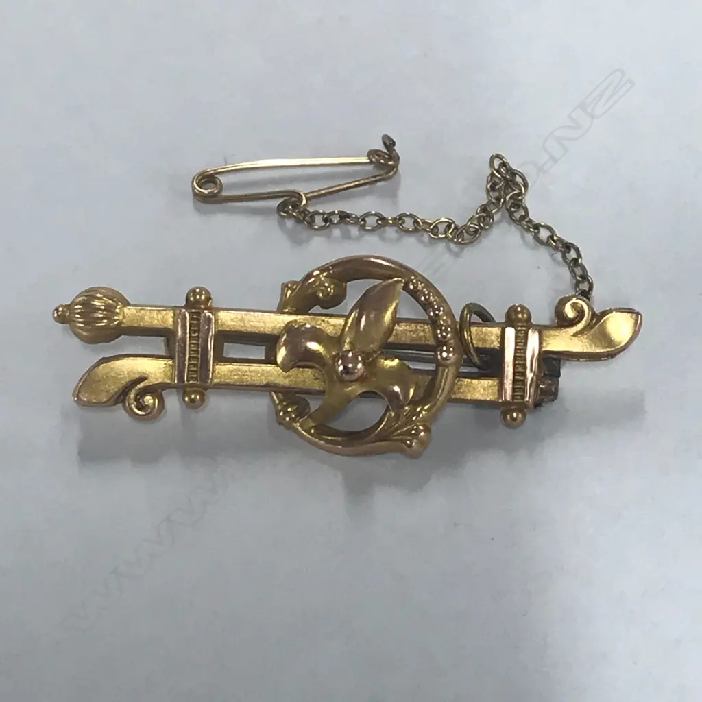 9ct GOLD FLEUR-DE-LYS BROOCH. 2.2gm Image 1++