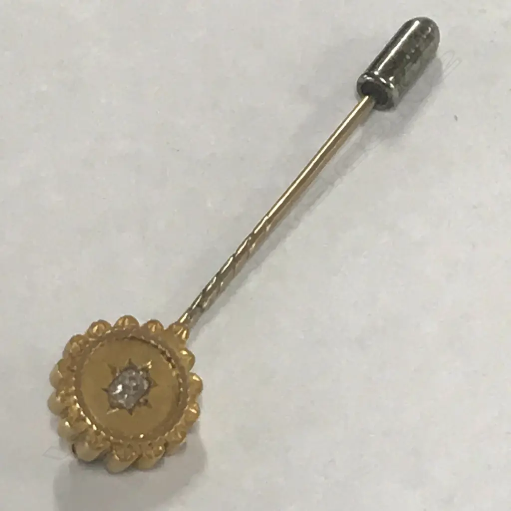 18ct GOLD STICKPIN SET WITH OLD CUT DIAMOND. TOTAL INCL PIN 4.5gm Image 1++