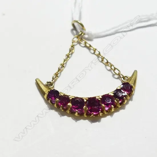 18CT+ GOLD & RUBY CRESCENT PENDANT 1.35GMS