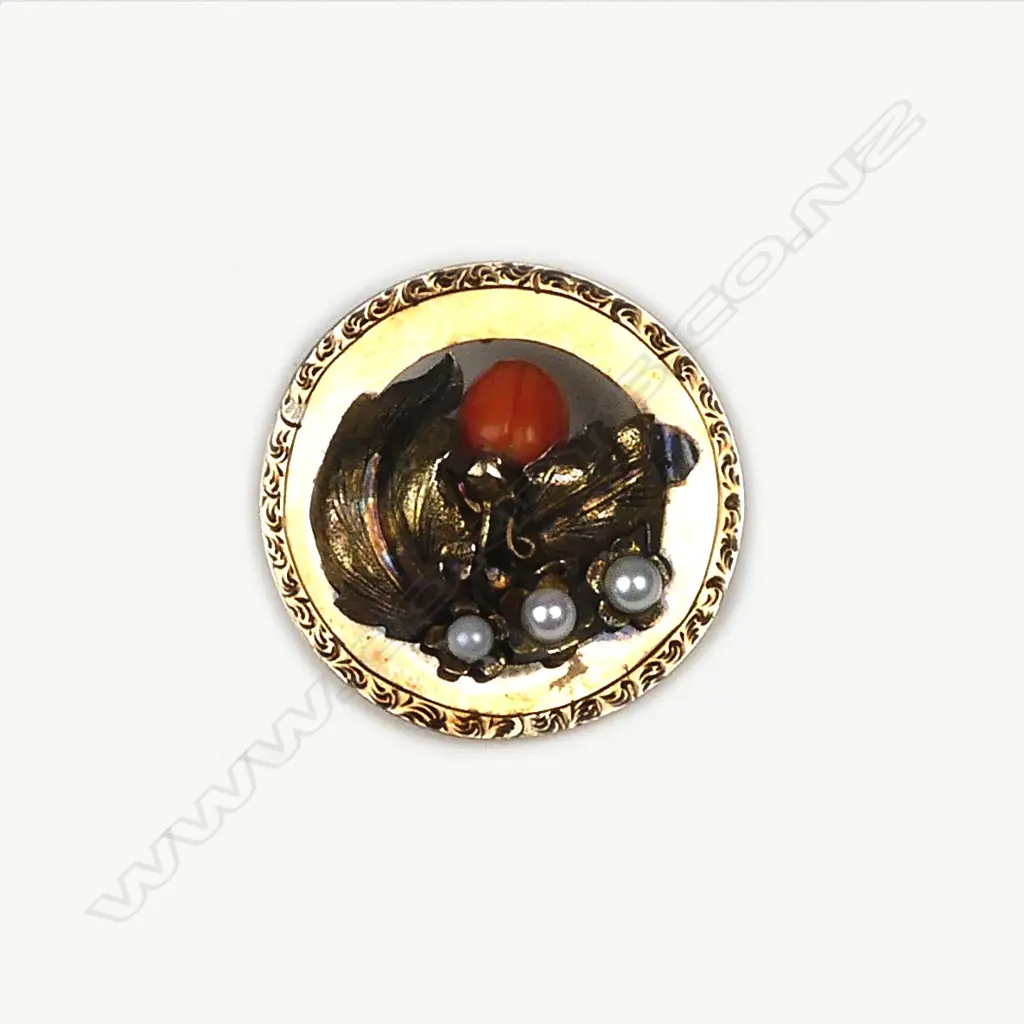 An early 20thC 9ct. rose gold circular brooch Image 1++