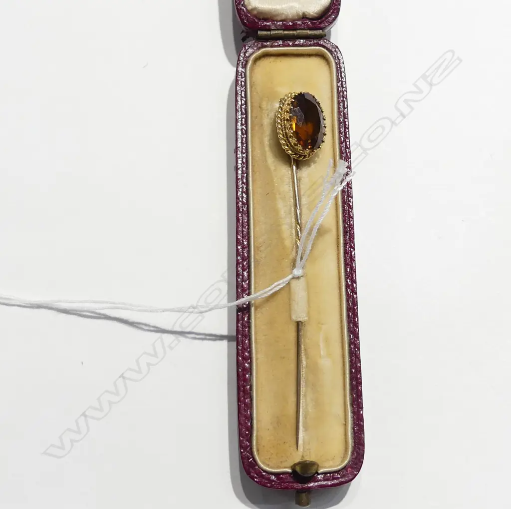EDW 9CT CITRINE STICK PIN CASED Image 1++