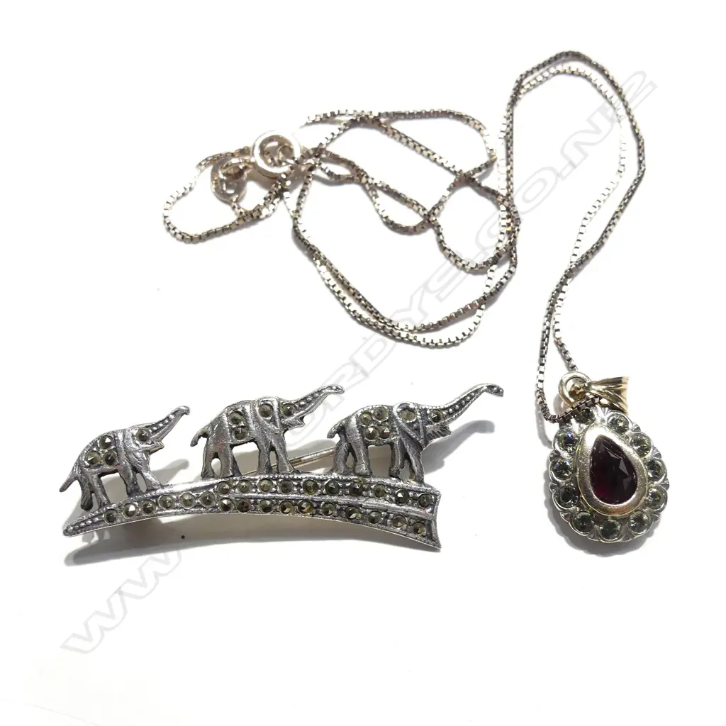OLD SILVER MARCASITE ELEPHANT BROOCH & SIL. PENDANT CHAIN Image 1++