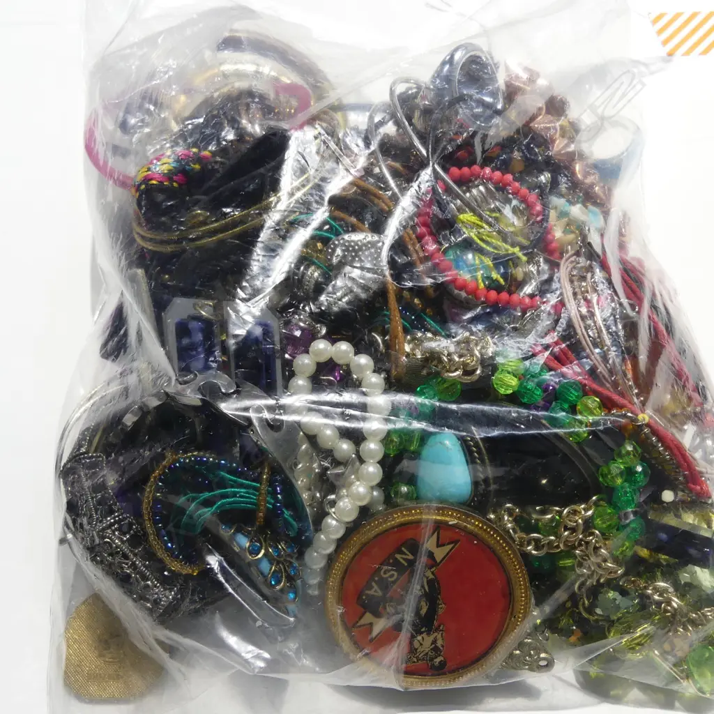 GOOD BIG BAG OF COSTUME JEWELLERY Image 1++