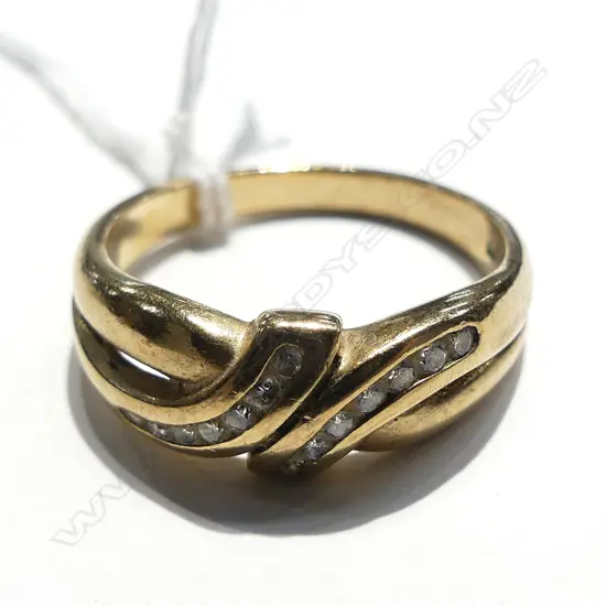 9CT GOLD & MULTI SMALL DIAMOND RING 3.43GM