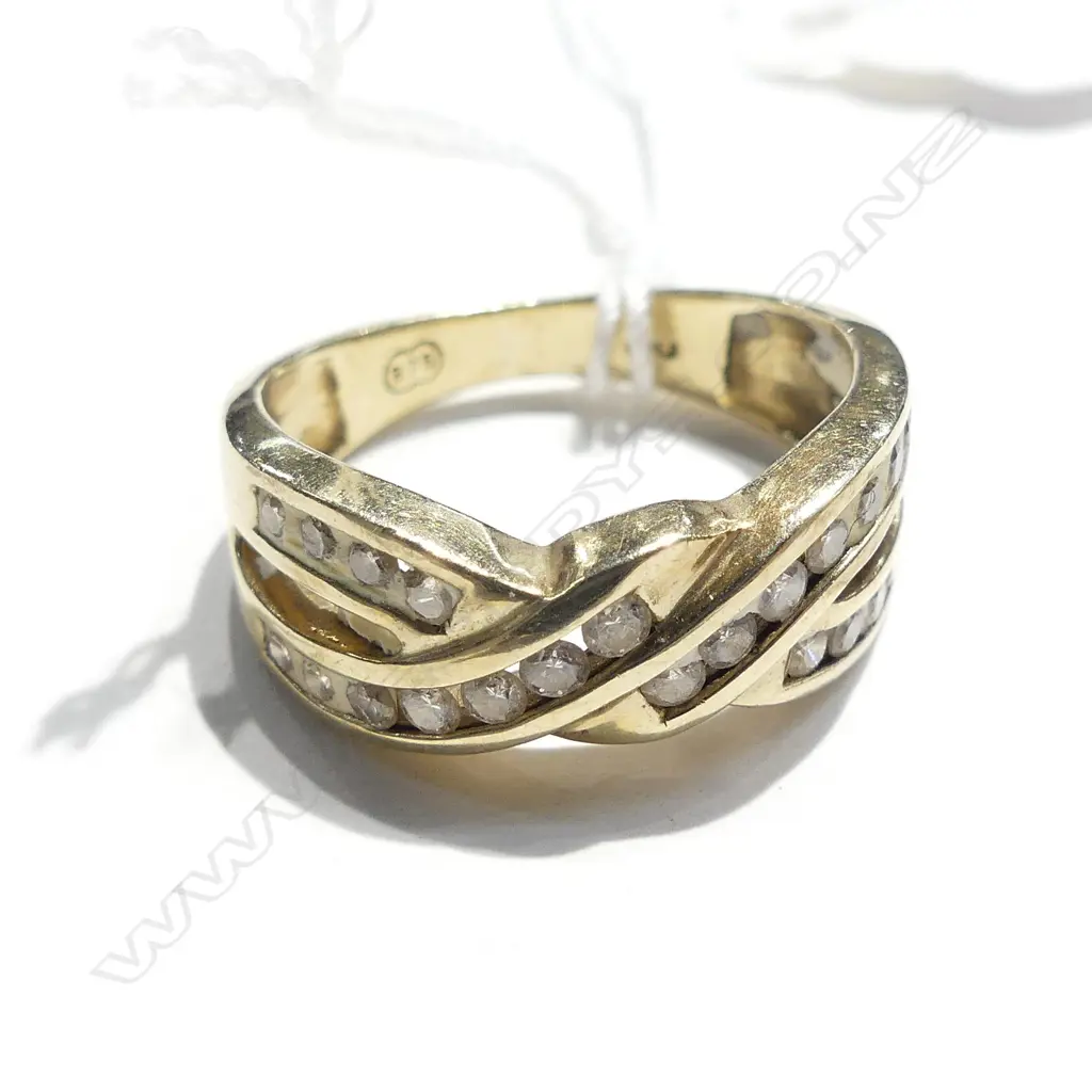 9CT MHJ GOLD & DIAMOND RING 3.78GMS Image 1++