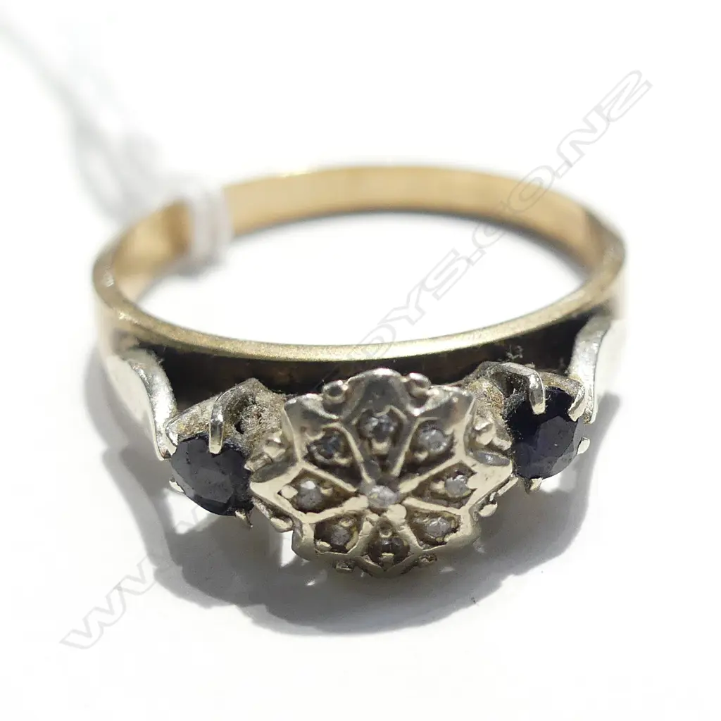 VINTAGE 9CT & DIAMOND RING 2.66GMS Image 1++