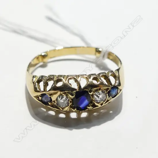 18CT GOLD SAPPHIRE AND DIAMOND RING