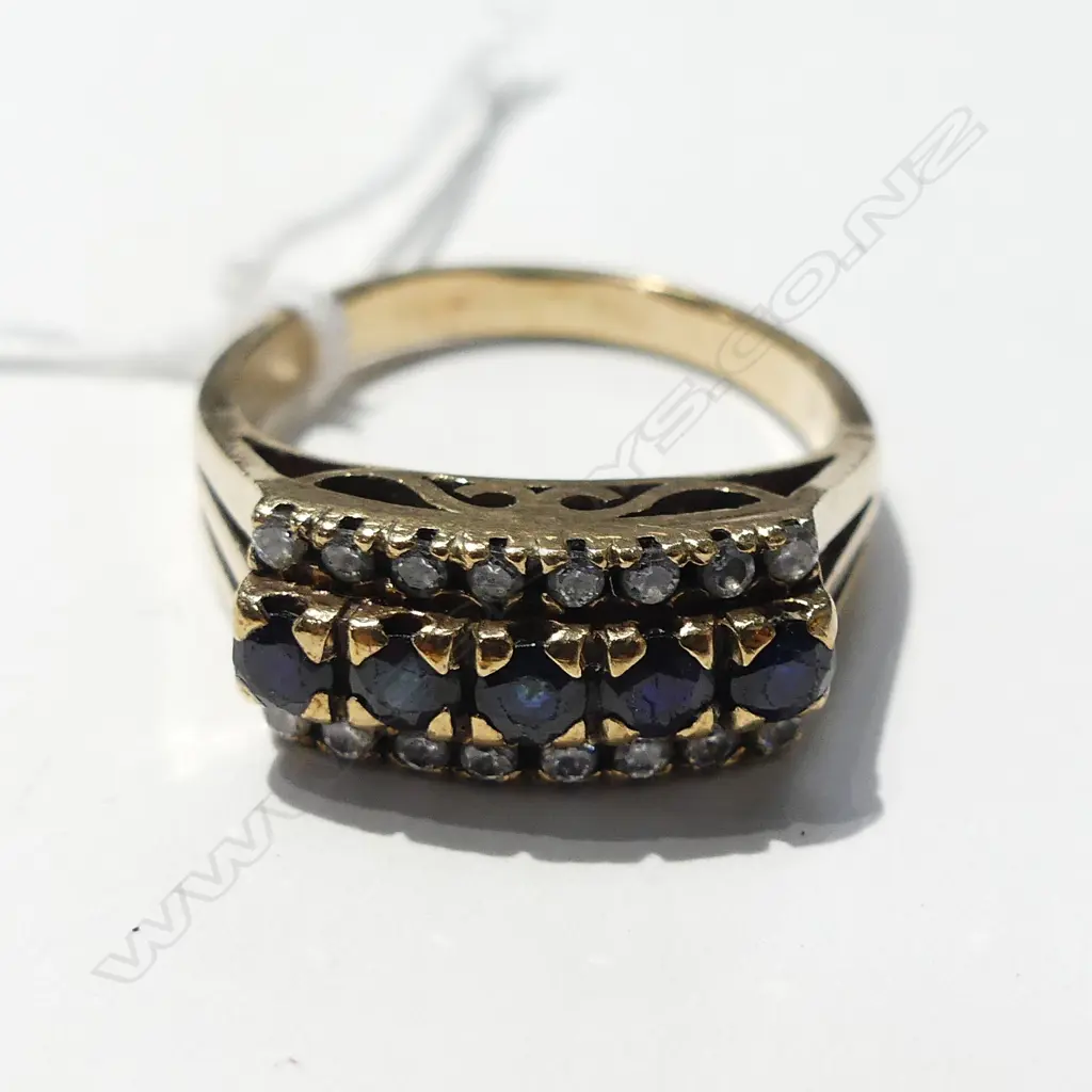 9CT GOLD SAPPHIRE AND DIAMOND RING Image 1++