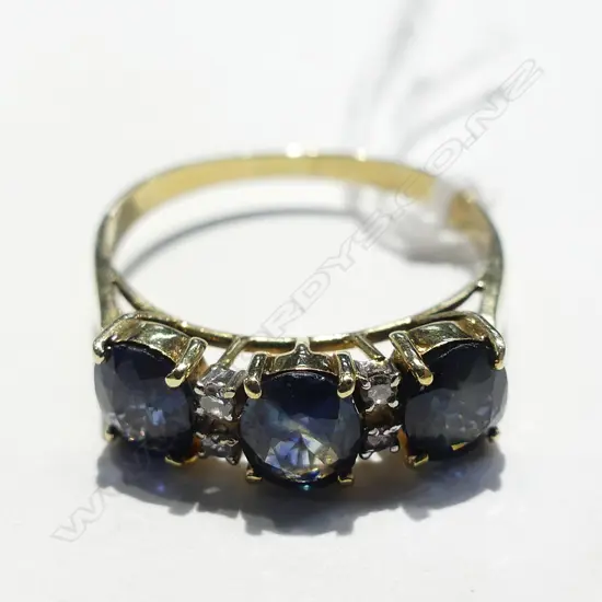 14CT GOLD SAPPHIRE AND DIAMOND RING