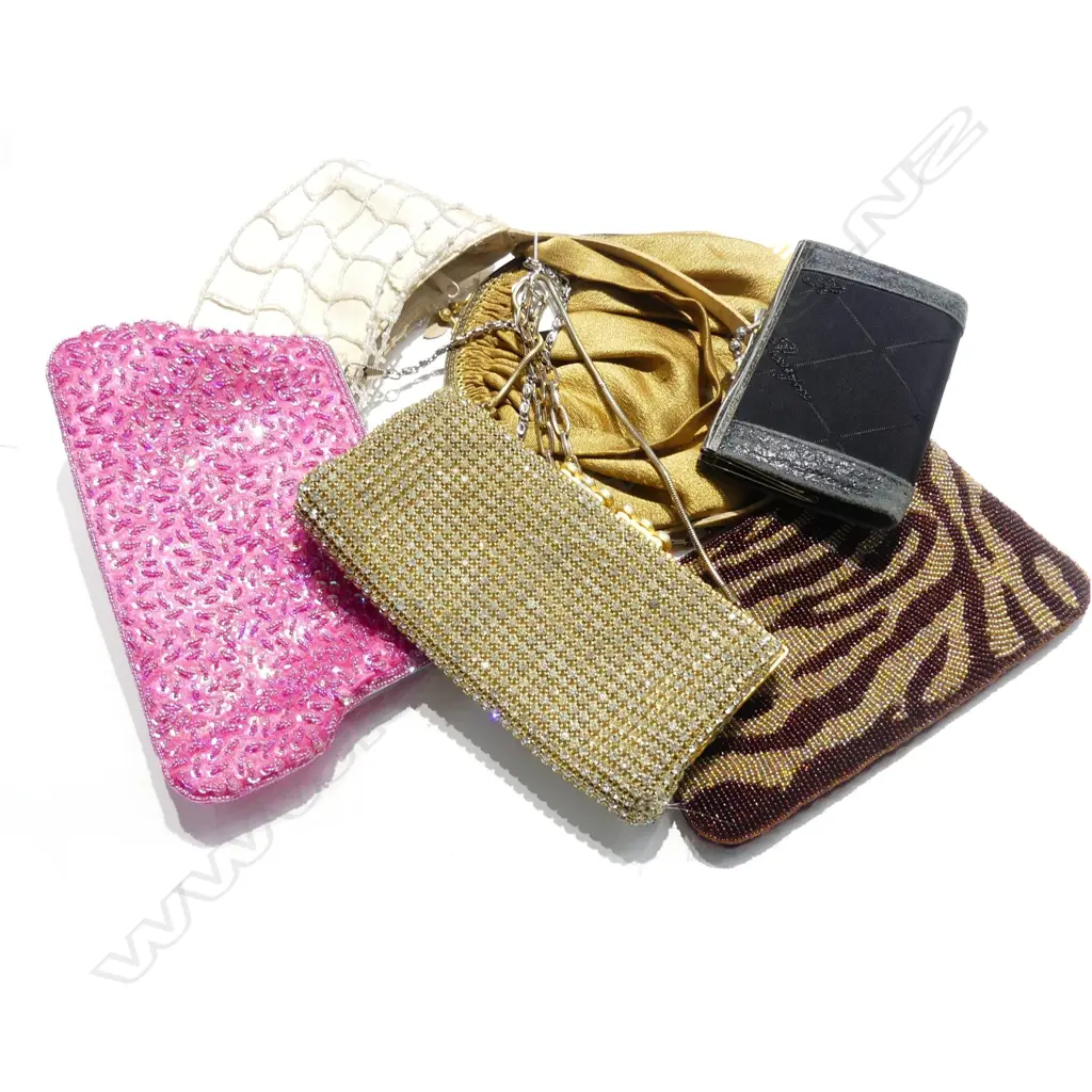 SIX VINTAGE EVENING PURSES Image 1++