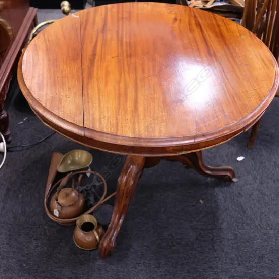VICT MAHOGANY OCCASIONAL TABLE