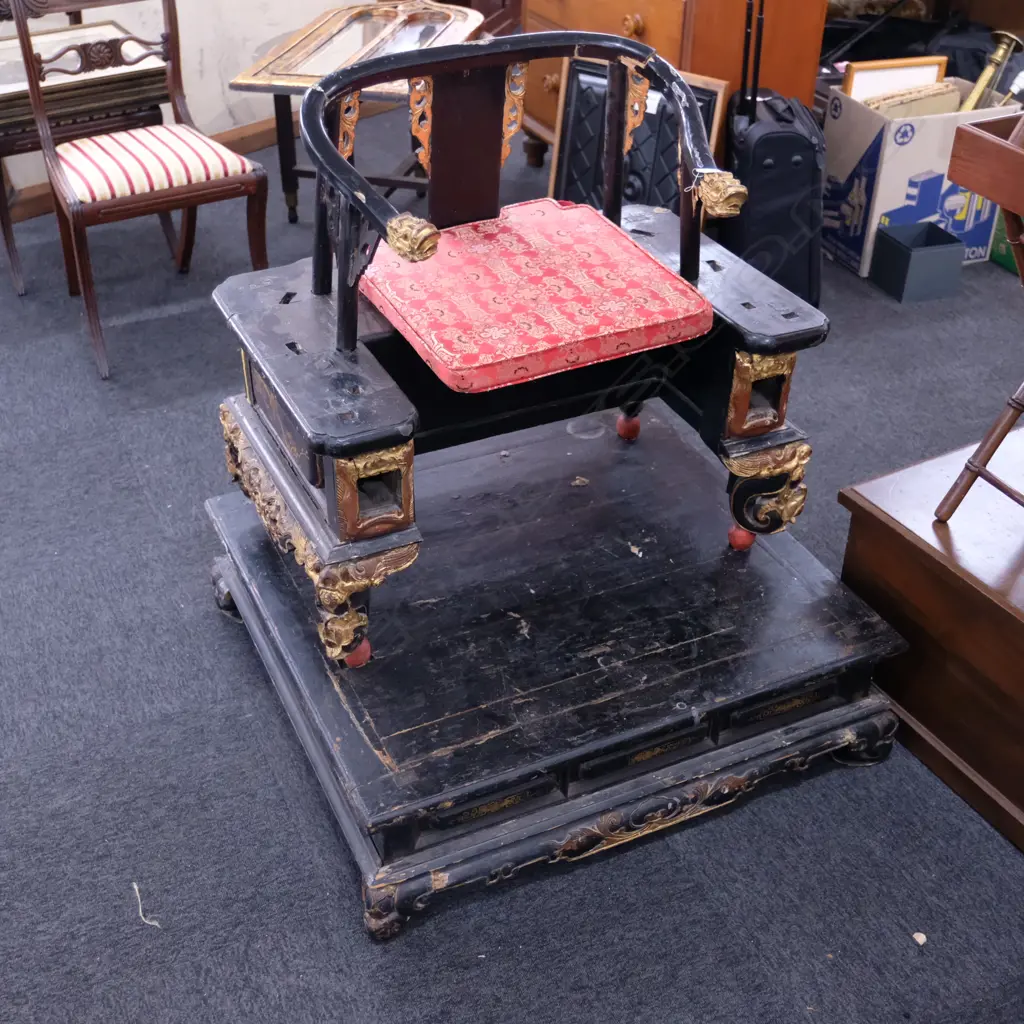 ORIENTAL BLACK LACKER THRONE CHAIR ON STAND Image 1++
