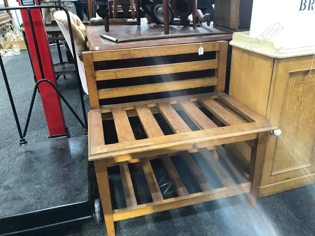 OAK LUGGAGE STAND Image 1++