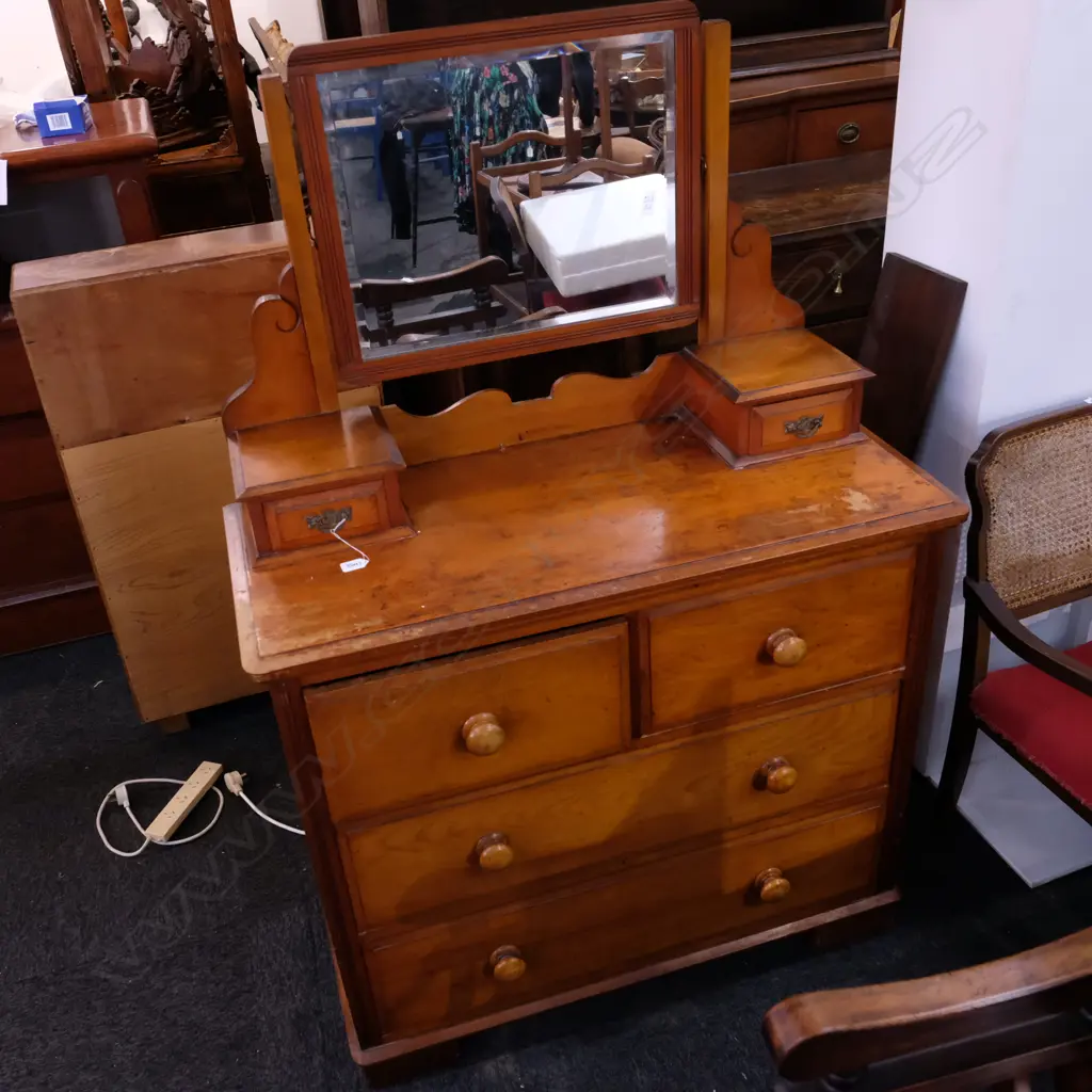 KAURI COLONIAL DRESSING TABLE Image 1++