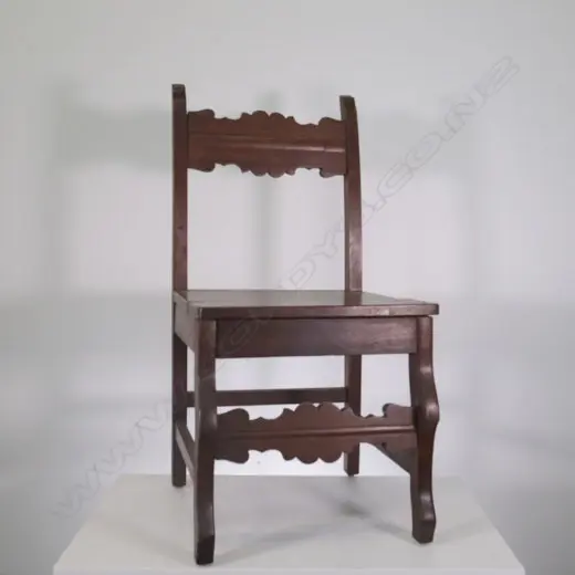 A MAHOGANY SIDE CHAIR WITH SHAPED BACK RAIL, FAULTS  Image 1++