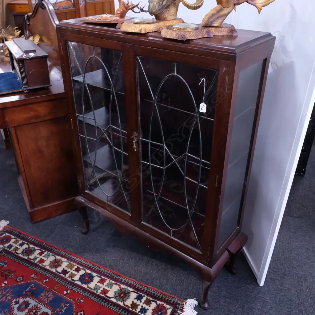 MAHOGANY LEADLIGHT CHINA CABINET Image 1++
