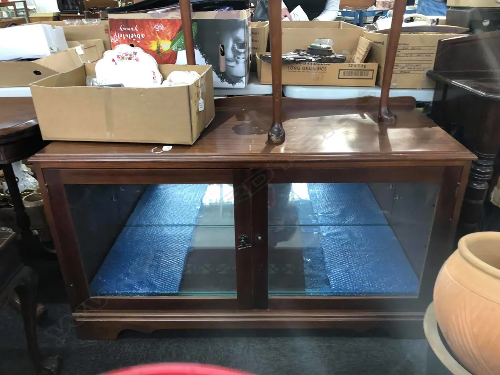 MAHOGANY CHINA CABINET Image 1++