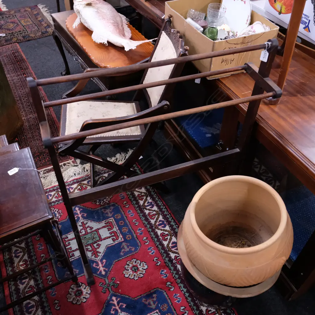 EDWARDIAN TOWEL STAND Image 1++