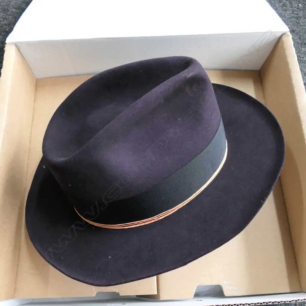 BESPOKE NICK FOUQUET GENT'S HAT IN BOX Image 1++