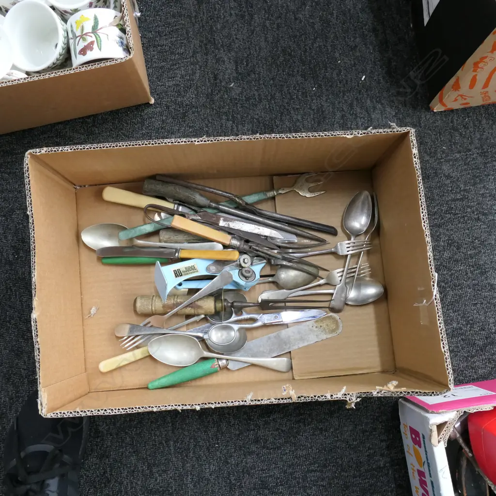 LOT ASST KITCHEN UTENSILS ETC Image 1++
