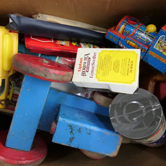 LOT ASST VINTAGE CHILDRENS TOYS