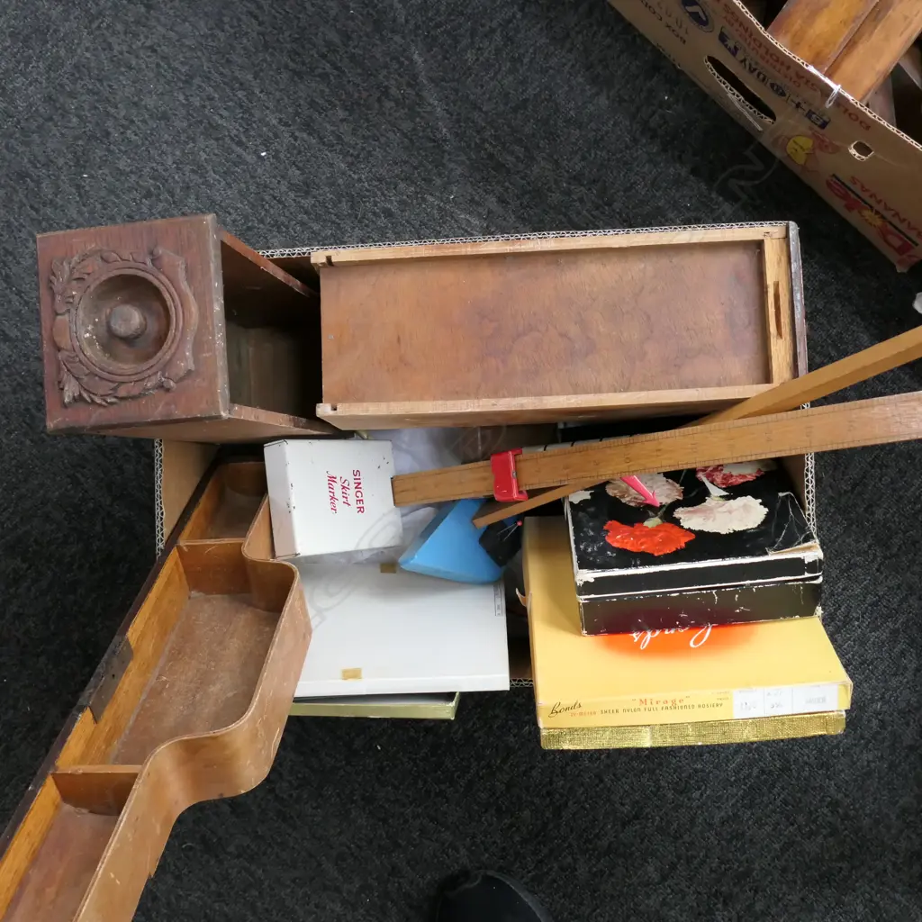 LOT VINTAGE SEWING EQUIPMENT ETC Image 1++