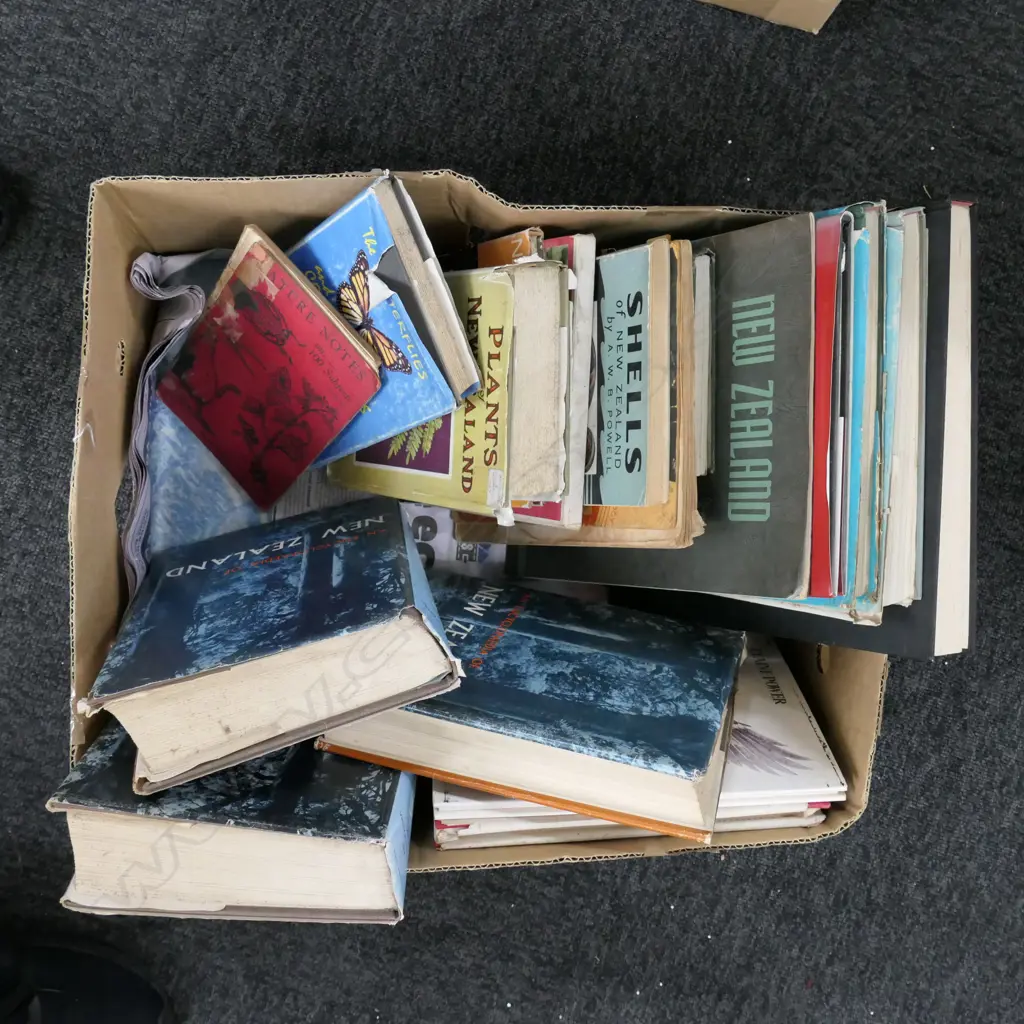 BOX VINTAGE NZ BOOKS - BIRDS / SHELLS / PLANTS ETC Image 1++