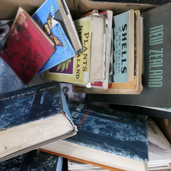 BOX VINTAGE NZ BOOKS - BIRDS / SHELLS / PLANTS ETC