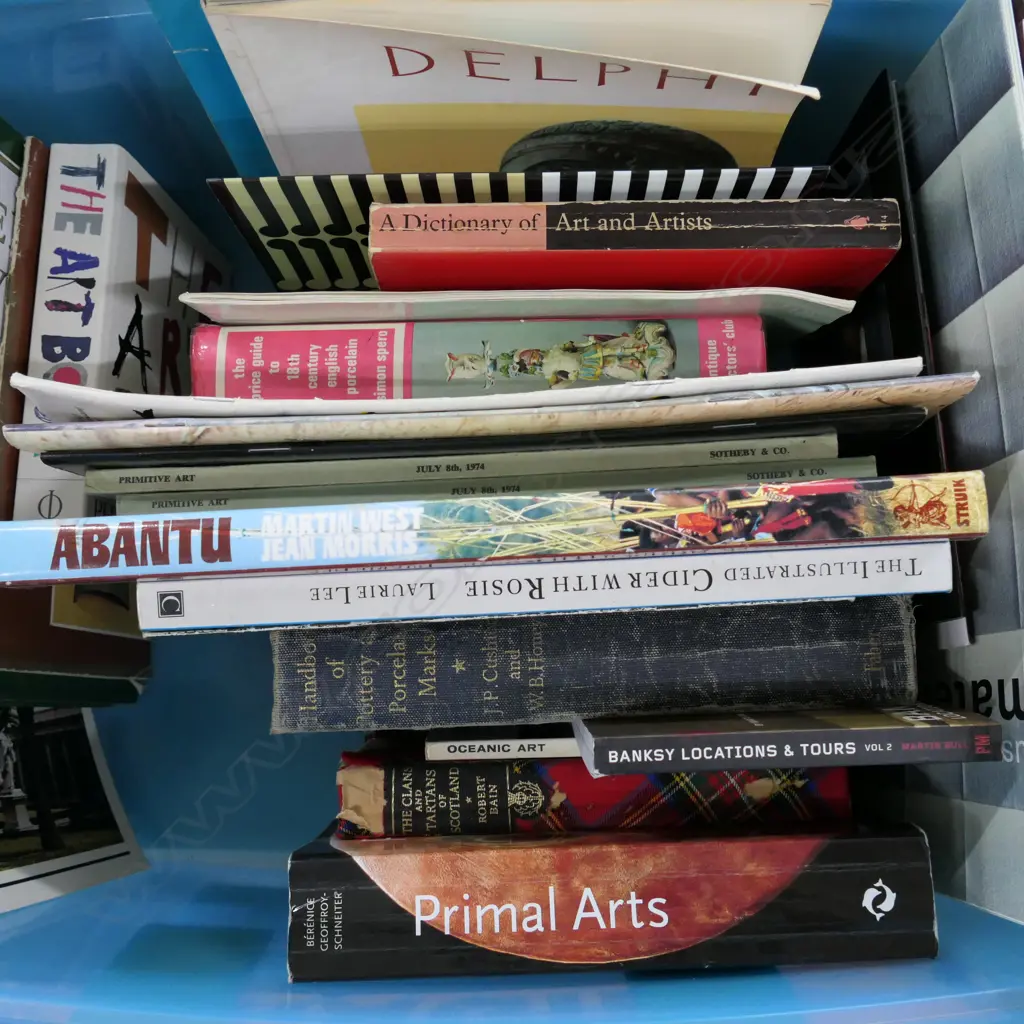 BOX ASST ART BOOKS INCL BANKSY ETC Image 1++