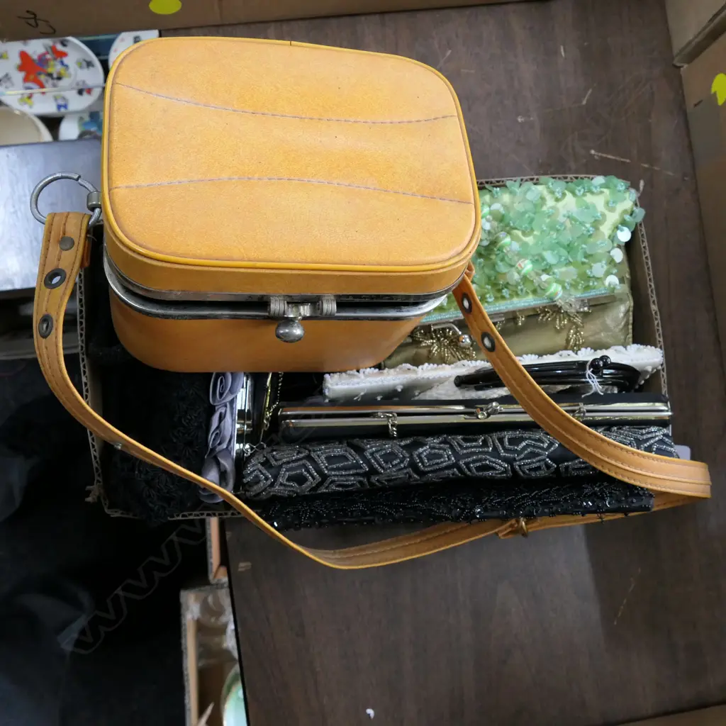 BOX OF VINTAGE PURSES, ETC. Image 1++