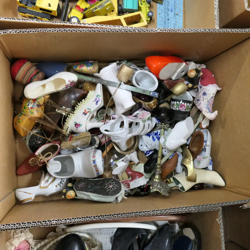 LOT MINIATURE SHOES Image 1++