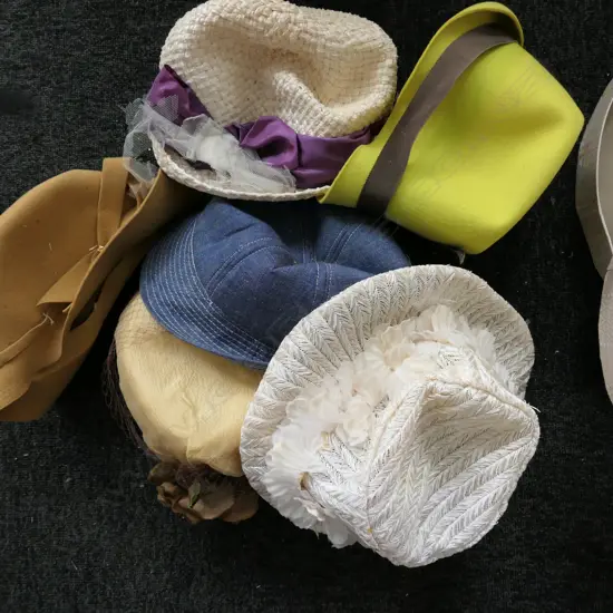 HAT BOX WITH VINTAGE HATS