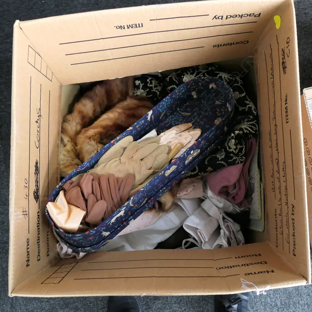 LG LOT FANS, GIRDLES, BAGS ETC Image 1++