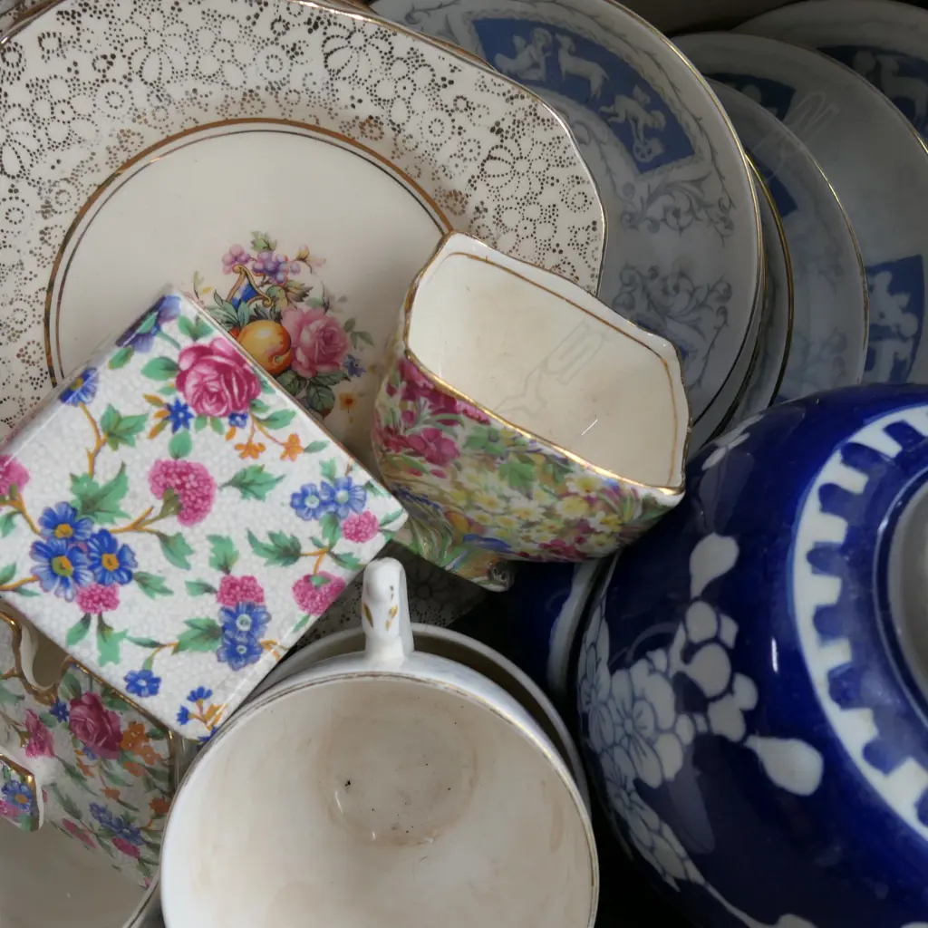 BOX ASST CHINA INCL ROYAL WINTON & COALPORT Image 1++