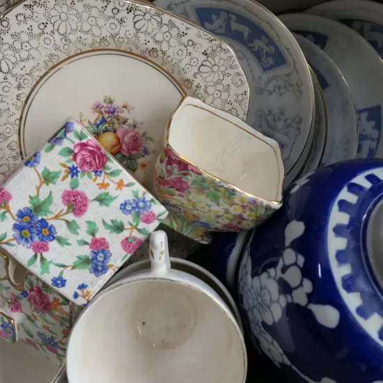 BOX ASST CHINA INCL ROYAL WINTON & COALPORT