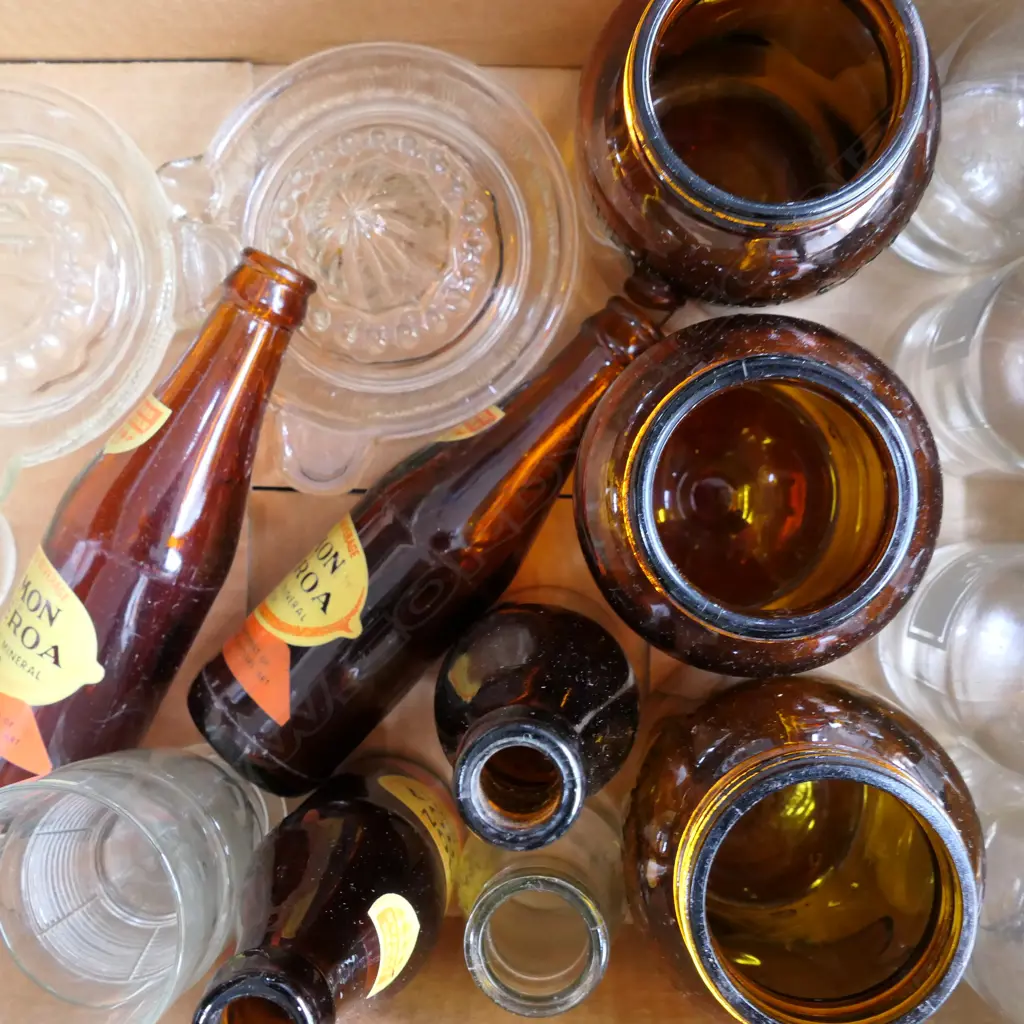 BOX ASST GLASSWARE L&P BOTTLES ETC Image 1++