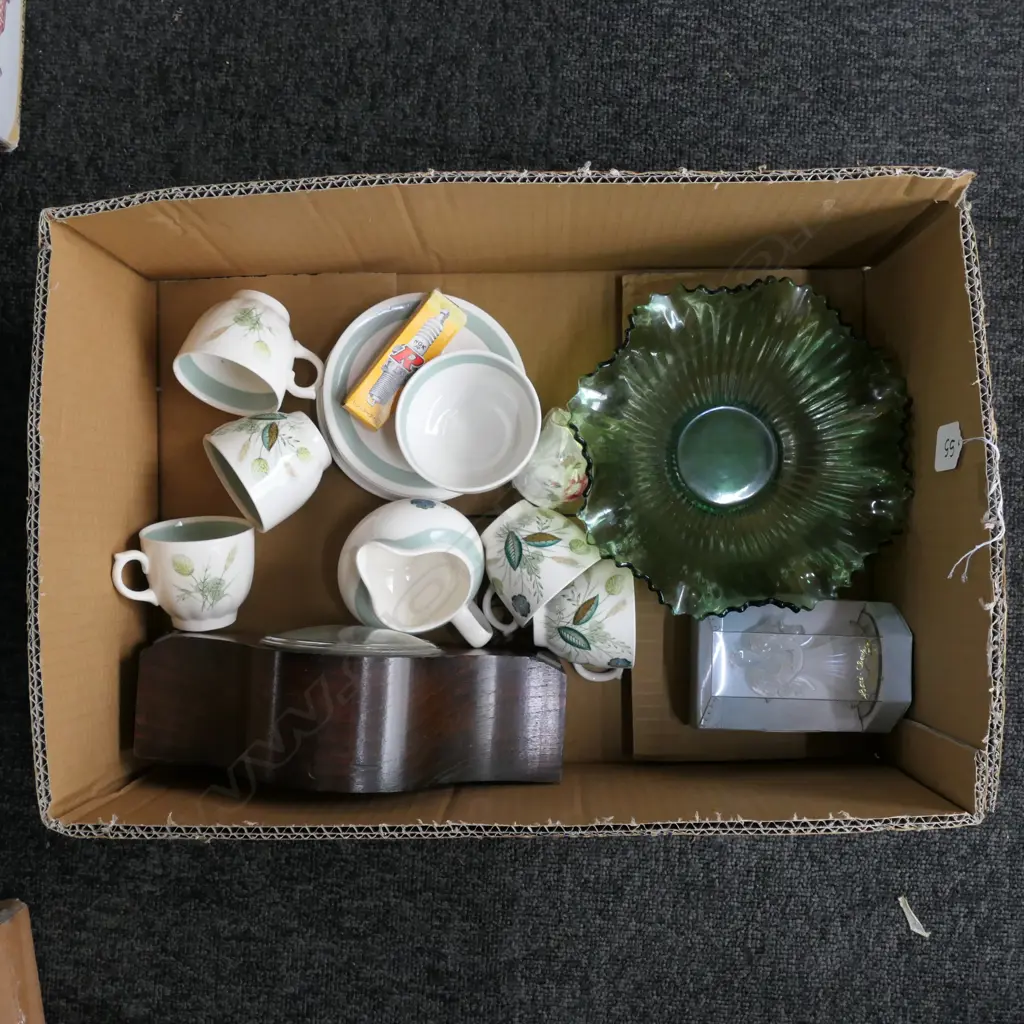 LOT CLOCK, WOODWARE, BOWLS ETC Image 1++