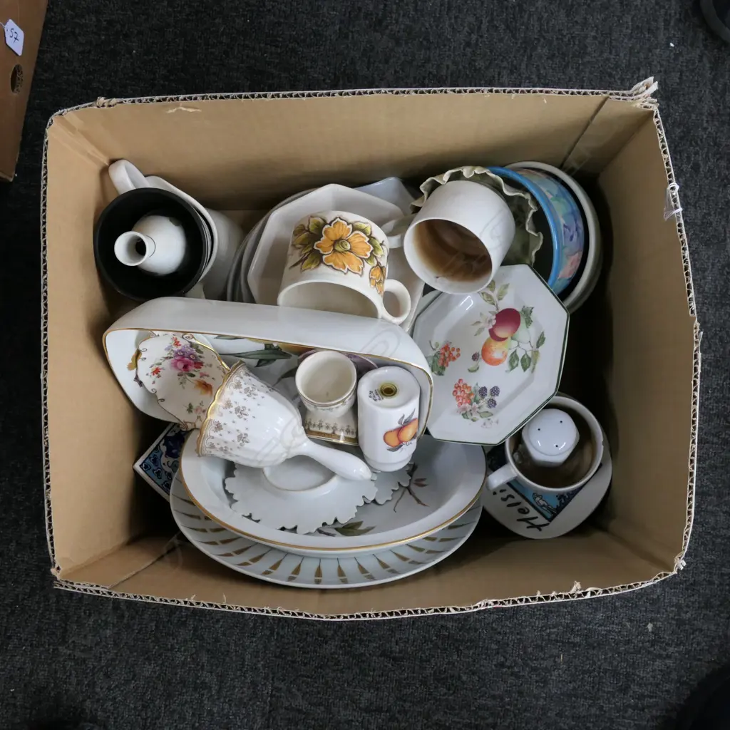 BOX OF CHINA INCL ROYAL WORCESTER 'EVESHAM', ETC Image 1++