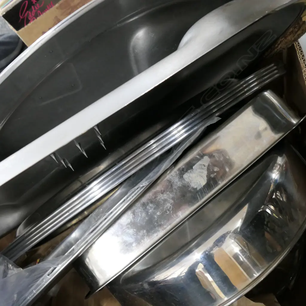 LOT ASST STAINLESS STEEL TRAYS ETC Image 1++