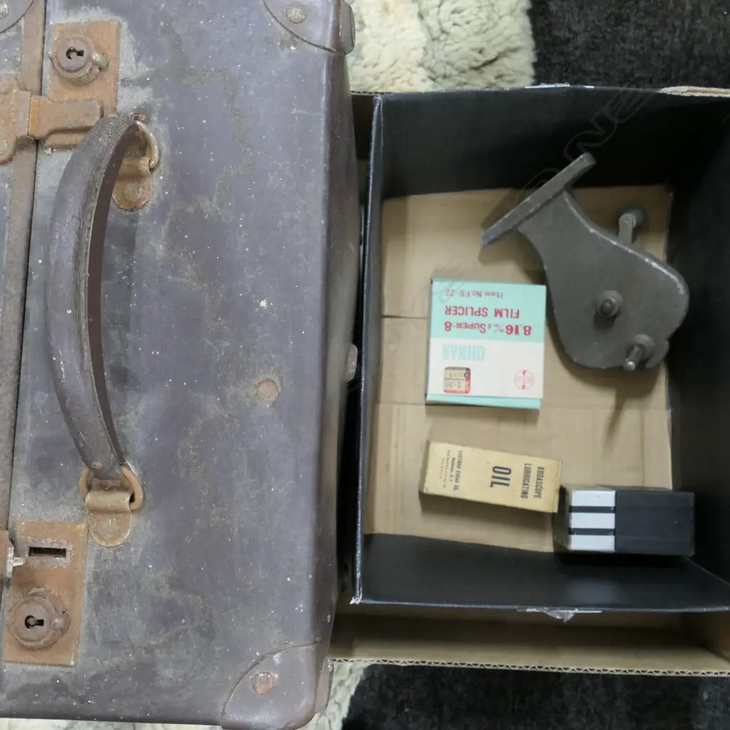 VINTAGE KODASCOPE PROJECTOR W/ SPLICER ETC Image 1++