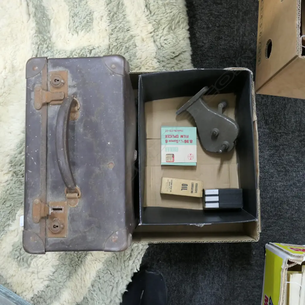 VINTAGE KODASCOPE PROJECTOR W/ SPLICER ETC Image 1++