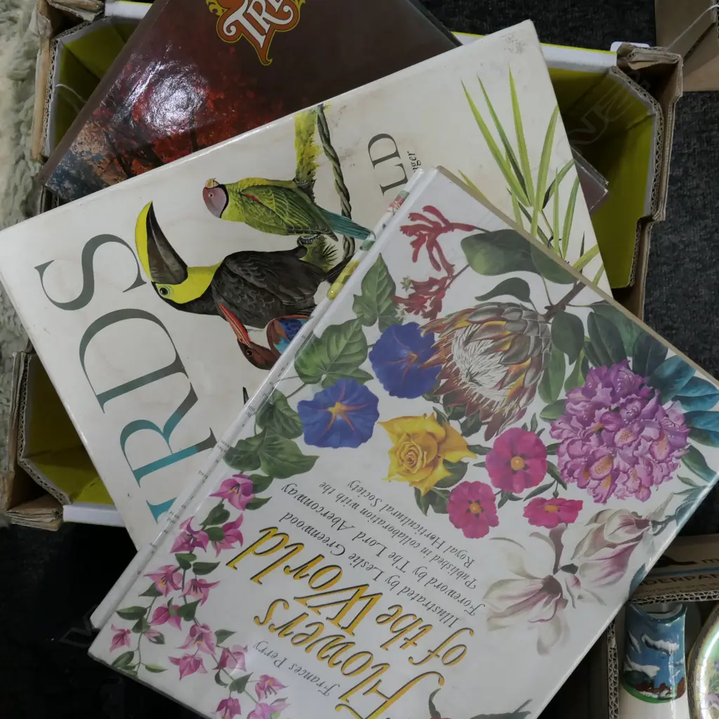BOX ASST BOOKS BIRDS / FLOWERS ETC Image 1++