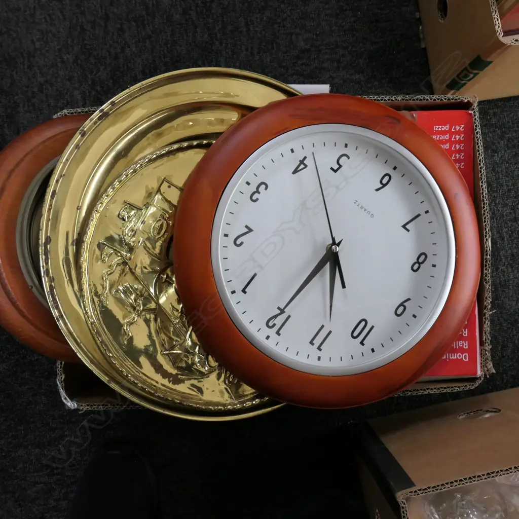 BOX ASST INCL. TIDE CLOCK / DOMINOS ETC Image 1++