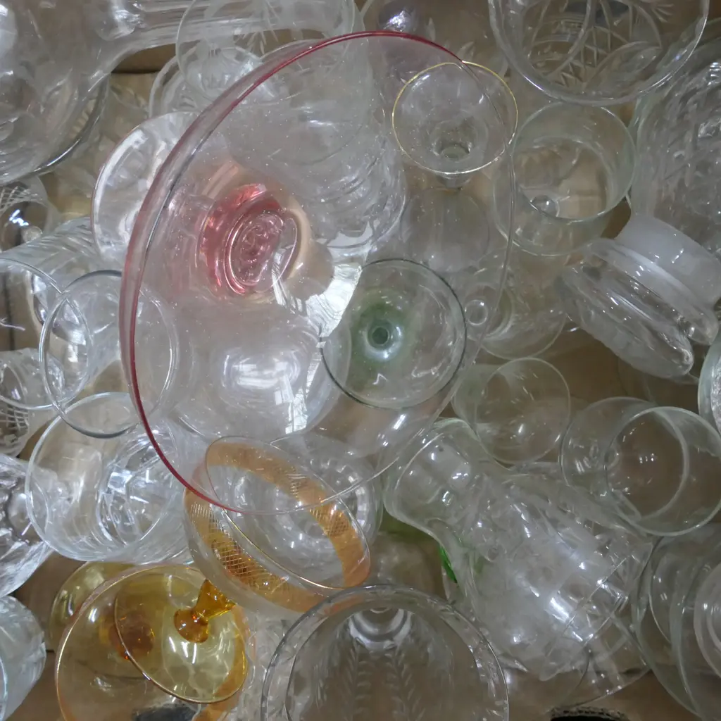 LARGE BOX STEMMED GLASSWARE / CRYSTAL, ETC Image 1++