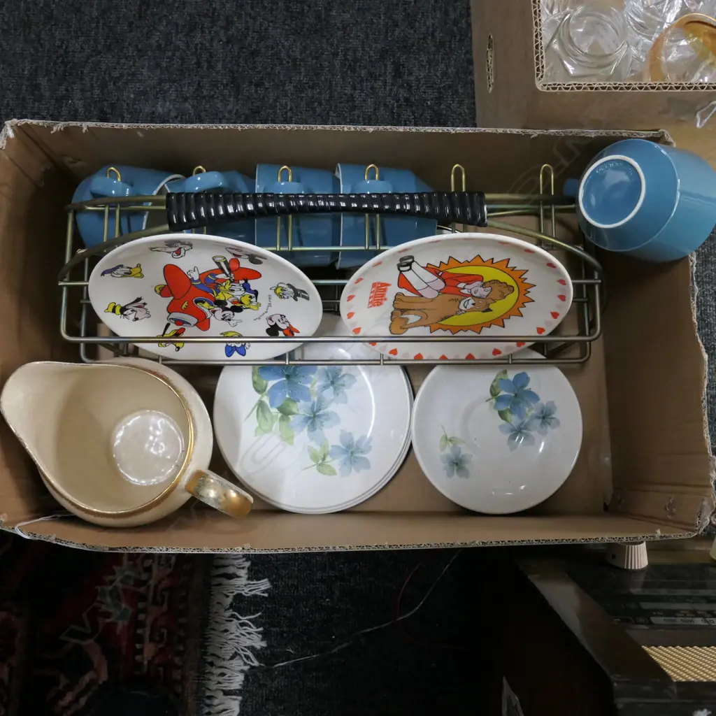 BOX ASST CROWN LYNN INCL. MUGS ON RACK Image 1++