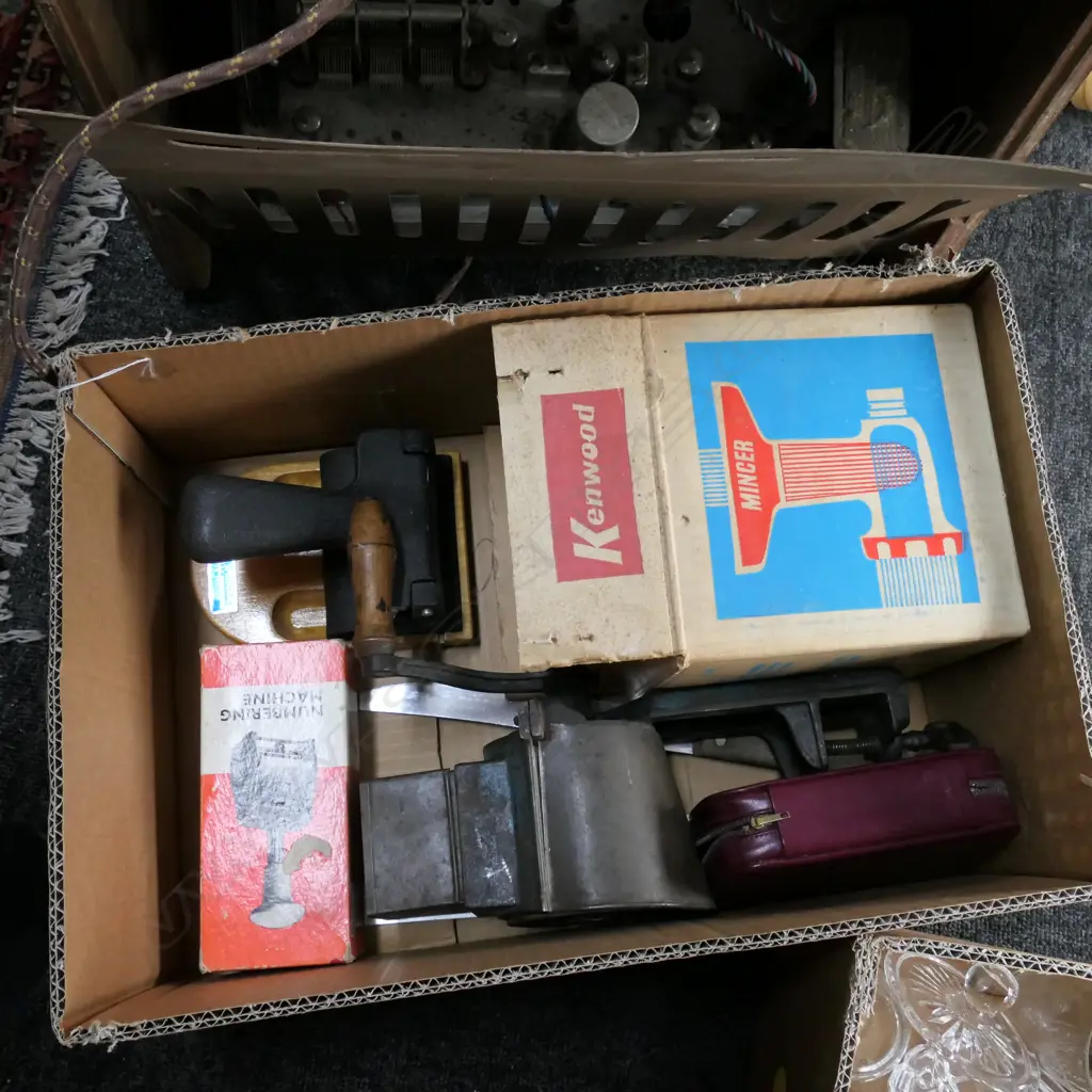 BOX MISC INCL. VINTAGE KENWOOD MINCER Image 1++
